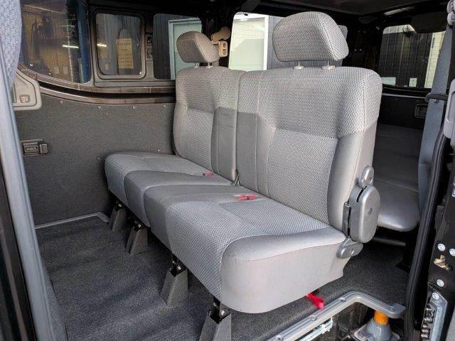 ＮＶ３５０キャラバンバン 　日産大阪５周年記念車　ディスプレイオーディオ　ＨＩＤヘッドライト　Ｂｌｕｅｔｏｏｔｈ　キーレス　禁煙車　ＥＴＣ　両側スライドドア　ベットキット　横滑り防止装置　電動格納ミラー（31枚目）