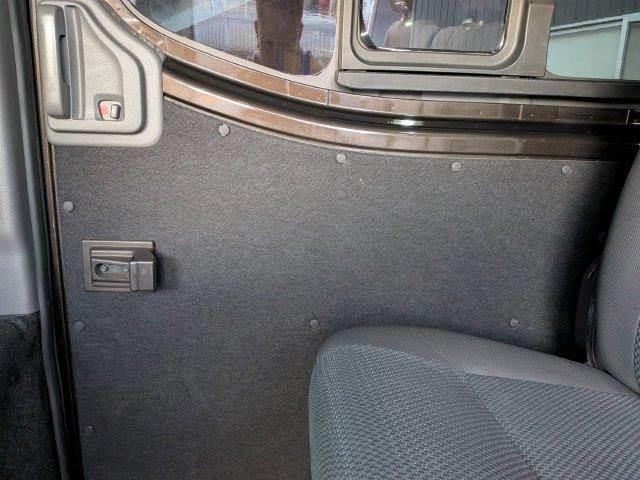 ＮＶ３５０キャラバンバン 　日産大阪５周年記念車　ディスプレイオーディオ　ＨＩＤヘッドライト　Ｂｌｕｅｔｏｏｔｈ　キーレス　禁煙車　ＥＴＣ　両側スライドドア　ベットキット　横滑り防止装置　電動格納ミラー（47枚目）