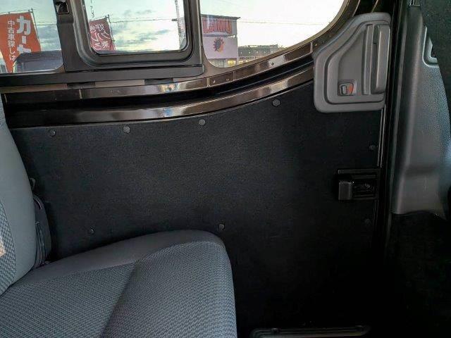 ＮＶ３５０キャラバンバン 　日産大阪５周年記念車　ディスプレイオーディオ　ＨＩＤヘッドライト　Ｂｌｕｅｔｏｏｔｈ　キーレス　禁煙車　ＥＴＣ　両側スライドドア　ベットキット　横滑り防止装置　電動格納ミラー（53枚目）