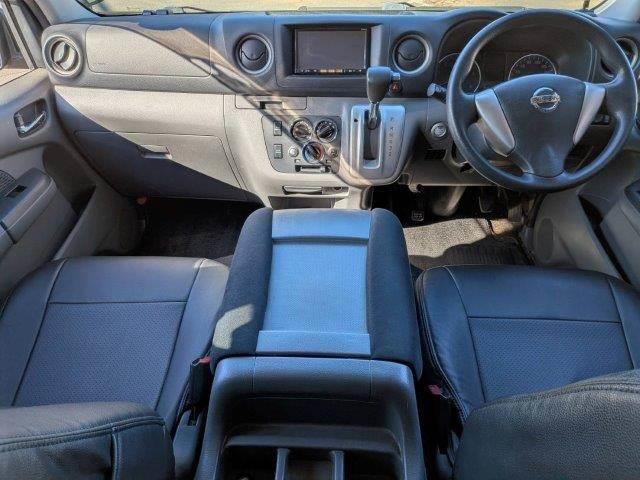 NV350キャラバンバン ロングプレミアムGXターボ 純正SDナビ バックカメラ HIDヘッドライト フルセグTV Bluetooth 禁煙車 ETC スマートキー 15インチアルミホイール デジタルインナーミラー 盗難防止装置 ミュージックサーバー(3枚目)