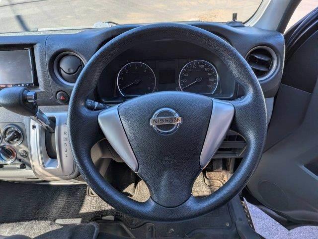 NV350キャラバンバン ロングプレミアムGXターボ 純正SDナビ バックカメラ HIDヘッドライト フルセグTV Bluetooth 禁煙車 ETC スマートキー 15インチアルミホイール デジタルインナーミラー 盗難防止装置 ミュージックサーバー(13枚目)