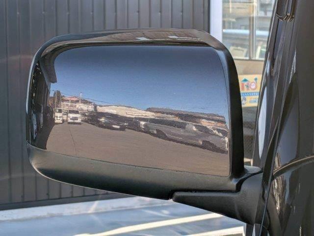 NV350キャラバンバン ロングプレミアムGXターボ 純正SDナビ バックカメラ HIDヘッドライト フルセグTV Bluetooth 禁煙車 ETC スマートキー 15インチアルミホイール デジタルインナーミラー 盗難防止装置 ミュージックサーバー(28枚目)