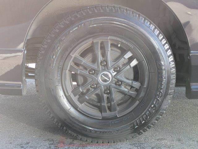 NV350キャラバンバン ロングプレミアムGXターボ 純正SDナビ バックカメラ HIDヘッドライト フルセグTV Bluetooth 禁煙車 ETC スマートキー 15インチアルミホイール デジタルインナーミラー 盗難防止装置 ミュージックサーバー(29枚目)