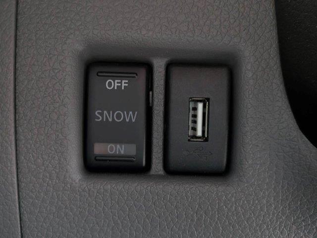 NV350キャラバンバン ロングプレミアムGXターボ 衝突軽減ブレーキ 防水シート HIDヘッドライト バックカメラ 純正SDナビ 禁煙車 フルセグTV Bluetooth スマートキー ベットキット フロントエアロ 盗難防止装置 両側スライドドア(8枚目)