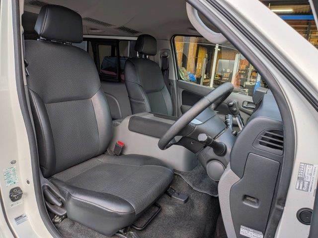 NV350キャラバンバン ロングプレミアムGXターボ 衝突軽減ブレーキ 防水シート HIDヘッドライト バックカメラ 純正SDナビ 禁煙車 フルセグTV Bluetooth スマートキー ベットキット フロントエアロ 盗難防止装置 両側スライドドア(9枚目)