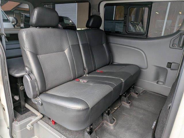 NV350キャラバンバン ロングプレミアムGXターボ 衝突軽減ブレーキ 防水シート HIDヘッドライト バックカメラ 純正SDナビ 禁煙車 フルセグTV Bluetooth スマートキー ベットキット フロントエアロ 盗難防止装置 両側スライドドア(10枚目)