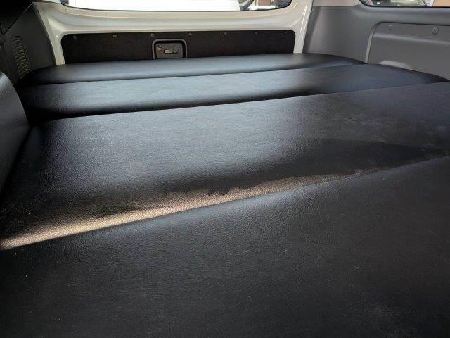 NV350キャラバンバン ロングプレミアムGXターボ 衝突軽減ブレーキ 防水シート HIDヘッドライト バックカメラ 純正SDナビ 禁煙車 フルセグTV Bluetooth スマートキー ベットキット フロントエアロ 盗難防止装置 両側スライドドア(11枚目)