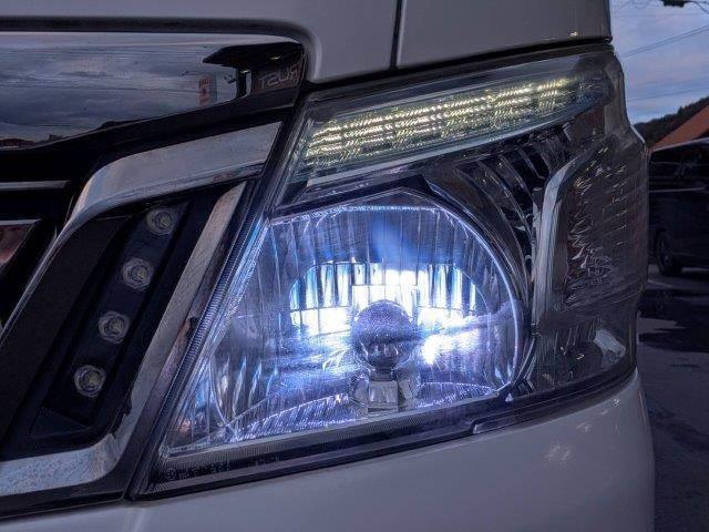 NV350キャラバンバン ロングプレミアムGXターボ 衝突軽減ブレーキ 防水シート HIDヘッドライト バックカメラ 純正SDナビ 禁煙車 フルセグTV Bluetooth スマートキー ベットキット フロントエアロ 盗難防止装置 両側スライドドア(14枚目)