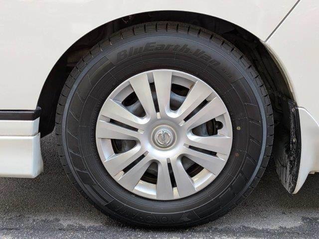 NV350キャラバンバン ロングプレミアムGXターボ 衝突軽減ブレーキ 防水シート HIDヘッドライト バックカメラ 純正SDナビ 禁煙車 フルセグTV Bluetooth スマートキー ベットキット フロントエアロ 盗難防止装置 両側スライドドア(32枚目)