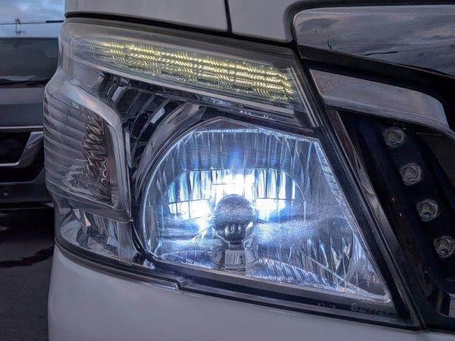 NV350キャラバンバン ロングプレミアムGXターボ 衝突軽減ブレーキ 防水シート HIDヘッドライト バックカメラ 純正SDナビ 禁煙車 フルセグTV Bluetooth スマートキー ベットキット フロントエアロ 盗難防止装置 両側スライドドア(33枚目)