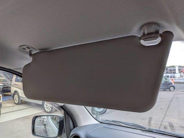 NV350キャラバンバン ロングプレミアムGXターボ 衝突軽減ブレーキ 防水シート HIDヘッドライト バックカメラ 純正SDナビ 禁煙車 フルセグTV Bluetooth スマートキー ベットキット フロントエアロ 盗難防止装置 両側スライドドア(49枚目)