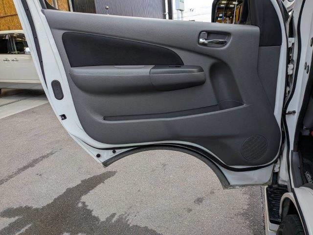 NV350キャラバンバン ロングプレミアムGXターボ 衝突軽減ブレーキ 防水シート HIDヘッドライト バックカメラ 純正SDナビ 禁煙車 フルセグTV Bluetooth スマートキー ベットキット フロントエアロ 盗難防止装置 両側スライドドア(56枚目)