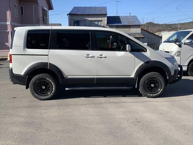 デリカD:5 G パワーパッケージ 4WD 両側パワースライドドア 8インチナビ フルセグTV Bluetooth バックカメラ 禁煙車 ETC HIDヘッドライト クルーズコントロール 4WD ミュージックサーバー 16インチアルミ(19枚目)