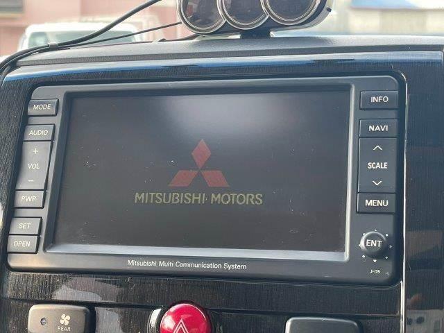 デリカD:5 G プレミアム 4WD 3列サンルーフ 両側パワースライドドア 電動リアゲート HIDヘッドライト 禁煙車 純正HDDナビ Bluetooth バックカメラ サイドカメラ フロントカメラ ETC クルーズコントロール(4枚目)