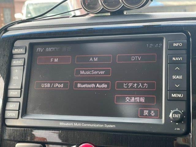 デリカD:5 G プレミアム 4WD 3列サンルーフ 両側パワースライドドア 電動リアゲート HIDヘッドライト 禁煙車 純正HDDナビ Bluetooth バックカメラ サイドカメラ フロントカメラ ETC クルーズコントロール(5枚目)