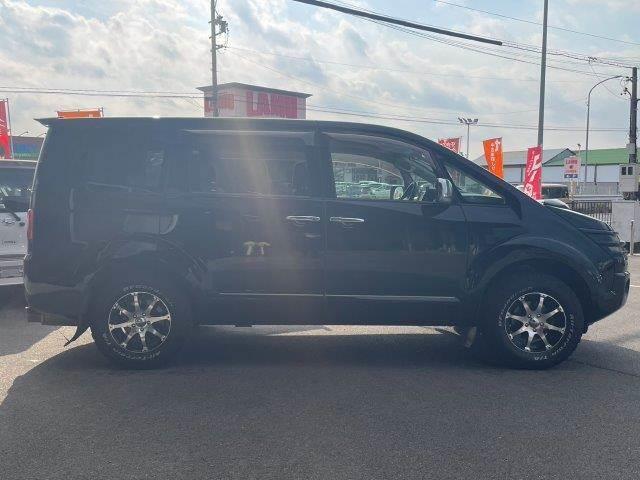 デリカD:5 G プレミアム 4WD 3列サンルーフ 両側パワースライドドア 電動リアゲート HIDヘッドライト 禁煙車 純正HDDナビ Bluetooth バックカメラ サイドカメラ フロントカメラ ETC クルーズコントロール(21枚目)