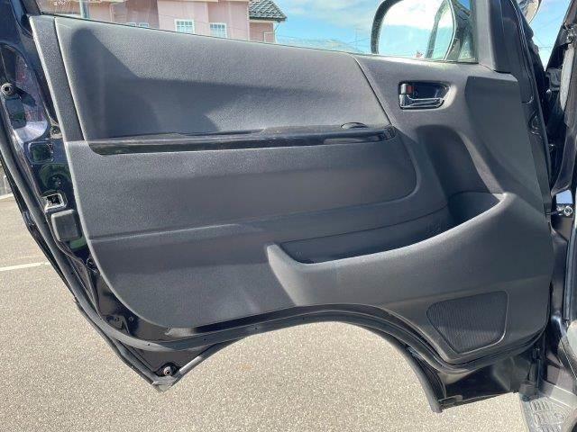 ハイエースバン スーパーＧＬ　ダークプライム　マルチトランスポータータイプ２　両側パワースライドドア　特別仕様車　ＴＲＤエアロ　ハーフレザーシート　純正ＳＤナビ　禁煙車　フルセグＴＶ　Ｂｌｕｅｔｏｏｔｈ　バックカメラ　ＥＴＣ　ＬＥＤヘッドライト（62枚目）