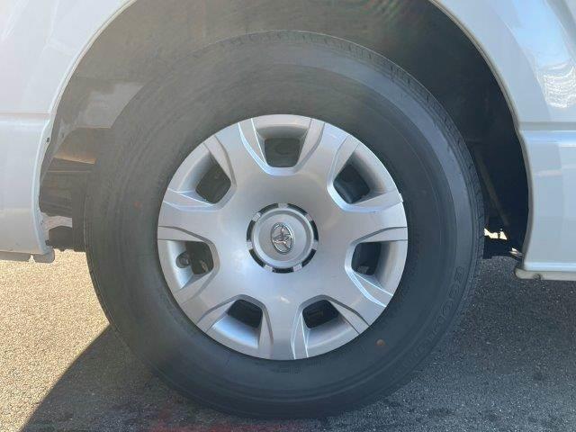 ハイエースバン ロングスーパーＧＬ　禁煙車　メモリーナビ　両側パワースライドドア　Ｂｌｕｅｔｏｏｔｈ　バックカメラ　フリップダウンモニター　フルセグＴＶ　ワンオーナー　キーレスエントリー　ＬＥＤヘッドライト　電動格納ミラー（32枚目）