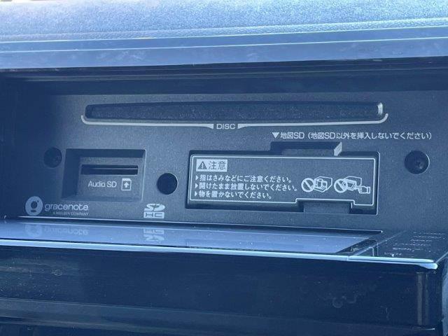 ハイエースバン スーパーＧＬ　ダークプライムＩＩ　特別仕様車　ＴＲＤグリルガード　トヨタセーフティセンス　ハーフレザーシート　純正ＳＤナビ　禁煙車　ＬＥＤヘッドライト　バックカメラ　フルセグＴＶ　Ｂｌｕｅｔｏｏｔｈ　両側スライドドア（7枚目）