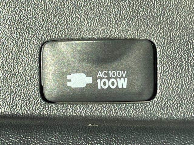 ハイエースバン スーパーＧＬ　ダークプライムＩＩ　特別仕様車　ＴＲＤグリルガード　トヨタセーフティセンス　ハーフレザーシート　純正ＳＤナビ　禁煙車　ＬＥＤヘッドライト　バックカメラ　フルセグＴＶ　Ｂｌｕｅｔｏｏｔｈ　両側スライドドア（10枚目）