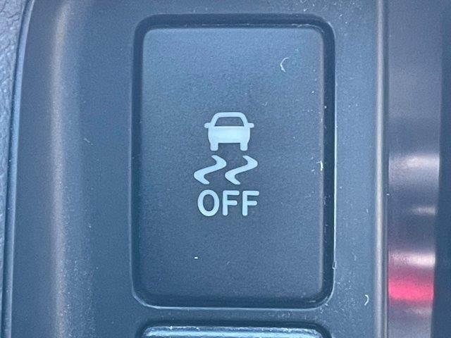 ハイエースバン スーパーＧＬ　ダークプライムＩＩ　特別仕様車　ＴＲＤグリルガード　トヨタセーフティセンス　ハーフレザーシート　純正ＳＤナビ　禁煙車　ＬＥＤヘッドライト　バックカメラ　フルセグＴＶ　Ｂｌｕｅｔｏｏｔｈ　両側スライドドア（11枚目）