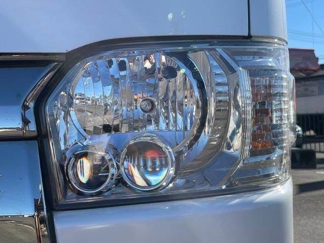 ハイエースバン スーパーＧＬ　ダークプライムＩＩ　特別仕様車　ＴＲＤグリルガード　トヨタセーフティセンス　ハーフレザーシート　純正ＳＤナビ　禁煙車　ＬＥＤヘッドライト　バックカメラ　フルセグＴＶ　Ｂｌｕｅｔｏｏｔｈ　両側スライドドア（30枚目）