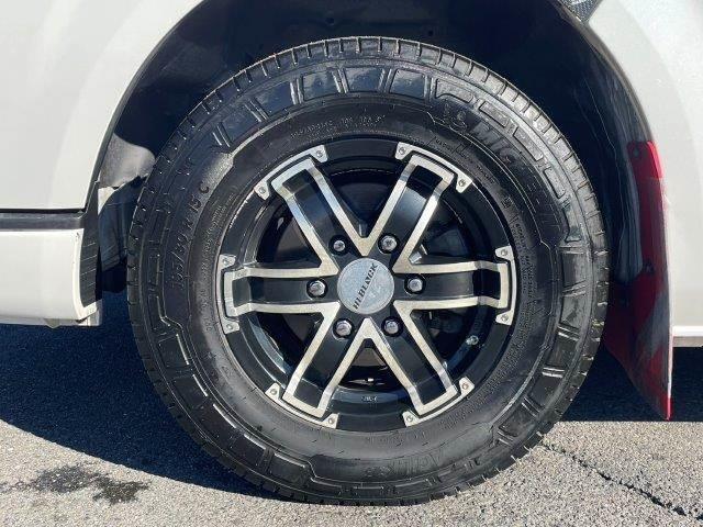 ハイエースバン スーパーＧＬ　ダークプライムＩＩ　特別仕様車　ＴＲＤグリルガード　トヨタセーフティセンス　ハーフレザーシート　純正ＳＤナビ　禁煙車　ＬＥＤヘッドライト　バックカメラ　フルセグＴＶ　Ｂｌｕｅｔｏｏｔｈ　両側スライドドア（36枚目）