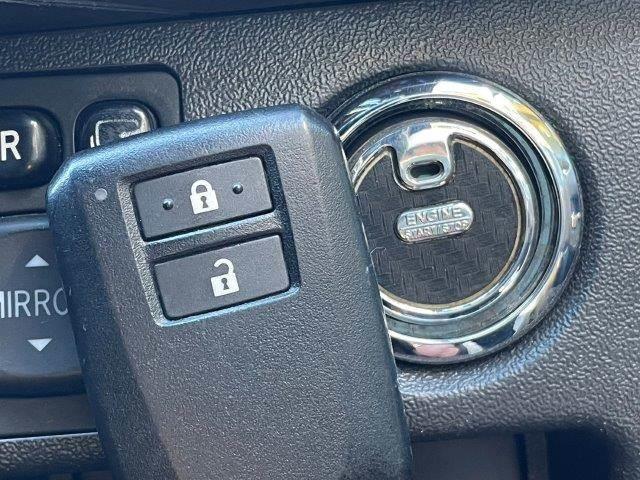 ハイエースバン スーパーＧＬ　ダークプライムＩＩ　特別仕様車　ＴＲＤグリルガード　トヨタセーフティセンス　ハーフレザーシート　純正ＳＤナビ　禁煙車　ＬＥＤヘッドライト　バックカメラ　フルセグＴＶ　Ｂｌｕｅｔｏｏｔｈ　両側スライドドア（51枚目）