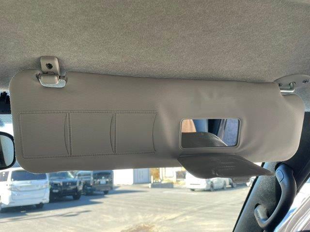 ハイエースバン ロングスーパーＧＬ　４ＷＤ　ベッドキット　ＳＤナビ　バックカメラ　フルセグＴＶ　ＬＥＤヘッドライト　禁煙車　ＥＴＣ　Ｂｌｕｅｔｏｏｔｈ　両側スライドドア　電動格納ミラー　盗難防止装置　オートエアコン（44枚目）