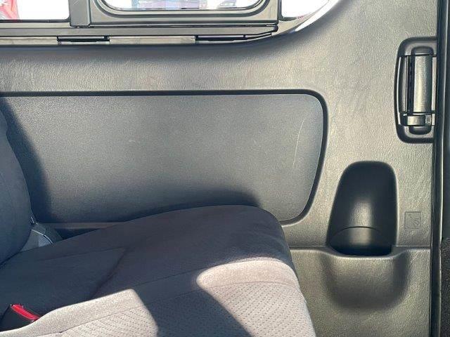 ハイエースバン ロングスーパーＧＬ　４ＷＤ　ベッドキット　ＳＤナビ　バックカメラ　フルセグＴＶ　ＬＥＤヘッドライト　禁煙車　ＥＴＣ　Ｂｌｕｅｔｏｏｔｈ　両側スライドドア　電動格納ミラー　盗難防止装置　オートエアコン（58枚目）