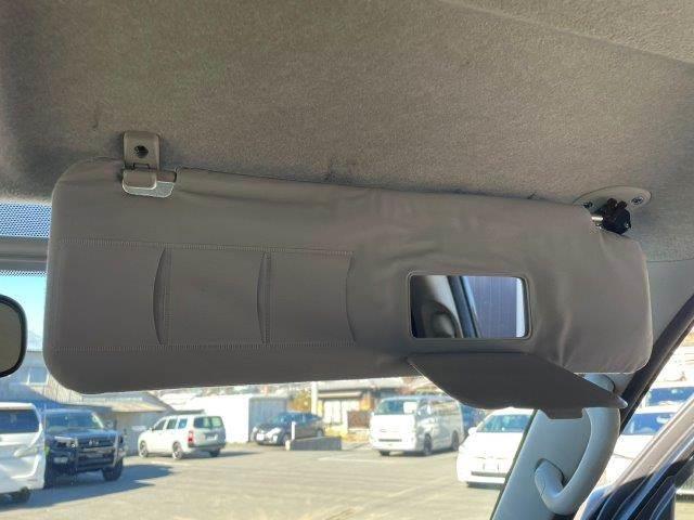 ハイエースバン ロングスーパーＧＬ　１０．２インチフリップダウンモニター　両側パワースライドドア　ユーザー買取車　メモリーナビ　フルセグＴＶ　禁煙車　ＥＴＣ　バックカメラ　Ｂｌｕｅｔｏｏｔｈ　スマートキー　盗難防止装置（10枚目）