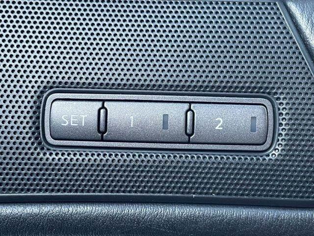 フーガ ３５０ＧＴ　タイプＳ　禁煙車　レーダークルーズコントロール　黒革シート　純正ＨＤＤナビ　ＢＯＳＥスピーカー　バックカメラ　衝突軽減ブレーキ　シートヒーター　シートエアコン　パワーシート　Ｂｌｕｅｔｏｏｔｈ　フルセグＴＶ（50枚目）