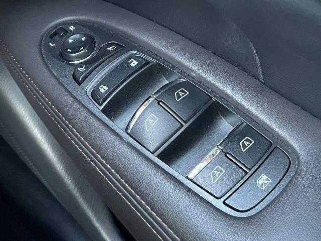 フーガ ３５０ＧＴ　タイプＳ　禁煙車　レーダークルーズコントロール　黒革シート　純正ＨＤＤナビ　ＢＯＳＥスピーカー　バックカメラ　衝突軽減ブレーキ　シートヒーター　シートエアコン　パワーシート　Ｂｌｕｅｔｏｏｔｈ　フルセグＴＶ（51枚目）