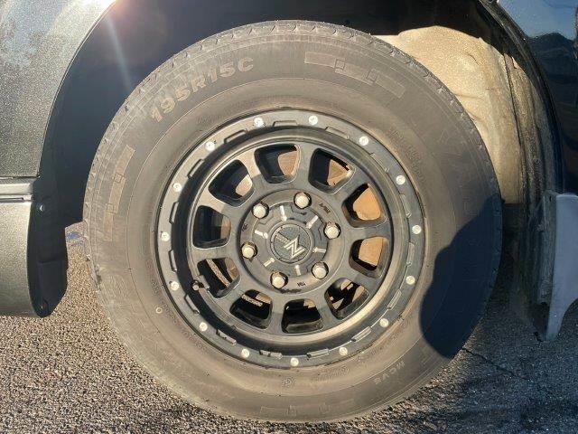 ハイエースバン ロングスーパーＧＬ　ＳＤナビ　ＬＥＤヘッドライト　バックカメラ　フルセグＴＶ　禁煙車　ＥＴＣ　キーレス　純正リアエアロ　両側スライドドア　ＵＳＢポート　盗難防止装置　１５インチアルミホイール　ＣＤチェンジャー　ＤＶＤ再生（25枚目）