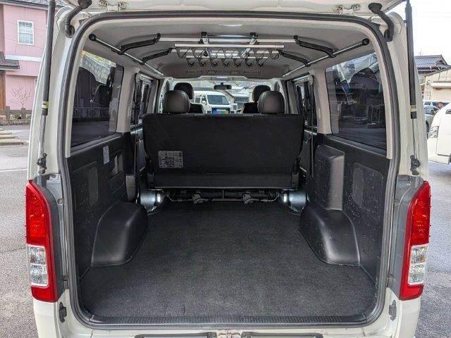 ハイエースバン スーパーＧＬ　ダークプライム　ディーゼルターボ　ＬＥＤヘッドライト　バックカメラ　禁煙車　ＥＴＣ　ハーフレザーシート　スマートキー　９インチディスプレイオーディオ　盗難防止装置　１５インチアルミホイール（9枚目）