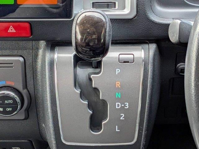 ハイエースバン スーパーＧＬ　ダークプライム　ディーゼルターボ　ＬＥＤヘッドライト　バックカメラ　禁煙車　ＥＴＣ　ハーフレザーシート　スマートキー　９インチディスプレイオーディオ　盗難防止装置　１５インチアルミホイール（36枚目）