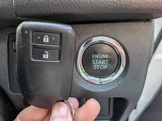 ハイエースバン スーパーＧＬ　ダークプライム　ディーゼルターボ　ＬＥＤヘッドライト　バックカメラ　禁煙車　ＥＴＣ　ハーフレザーシート　スマートキー　９インチディスプレイオーディオ　盗難防止装置　１５インチアルミホイール（41枚目）