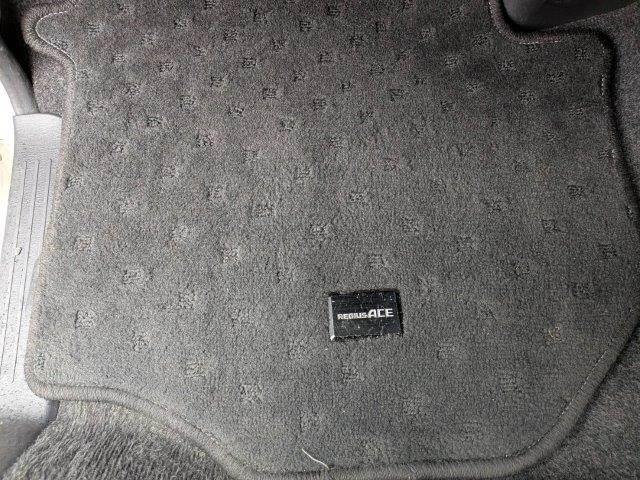 ハイエースバン スーパーＧＬ　ダークプライム　ディーゼルターボ　ＬＥＤヘッドライト　バックカメラ　禁煙車　ＥＴＣ　ハーフレザーシート　スマートキー　９インチディスプレイオーディオ　盗難防止装置　１５インチアルミホイール（43枚目）