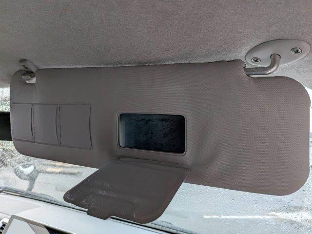 ハイエースバン スーパーＧＬ　ダークプライム　ディーゼルターボ　ＬＥＤヘッドライト　バックカメラ　禁煙車　ＥＴＣ　ハーフレザーシート　スマートキー　９インチディスプレイオーディオ　盗難防止装置　１５インチアルミホイール（48枚目）