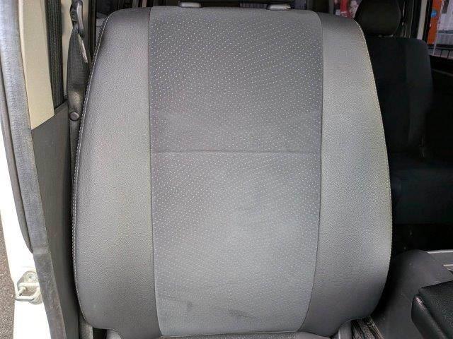 ハイエースバン スーパーＧＬ　ダークプライム　ディーゼルターボ　ＬＥＤヘッドライト　バックカメラ　禁煙車　ＥＴＣ　ハーフレザーシート　スマートキー　９インチディスプレイオーディオ　盗難防止装置　１５インチアルミホイール（52枚目）