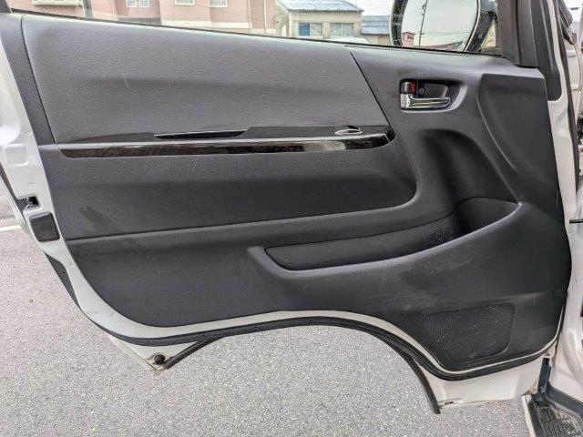 ハイエースバン スーパーＧＬ　ダークプライム　ディーゼルターボ　ＬＥＤヘッドライト　バックカメラ　禁煙車　ＥＴＣ　ハーフレザーシート　スマートキー　９インチディスプレイオーディオ　盗難防止装置　１５インチアルミホイール（57枚目）