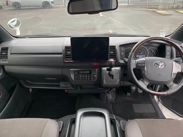 ハイエースバン スーパーＧＬ　５０ＴＨ　アニバーサリーリミテッド　特別仕様車　アルパイン製１１インチメモリーナビ　両側パワースライドドア　ハーフレザーシート　セーフティセンス　禁煙車　ＥＴＣ　フルセグＴＶ　Ｂｌｕｅｔｏｏｔｈ対応　ＬＥＤヘッドライト　バックカメラ（3枚目）