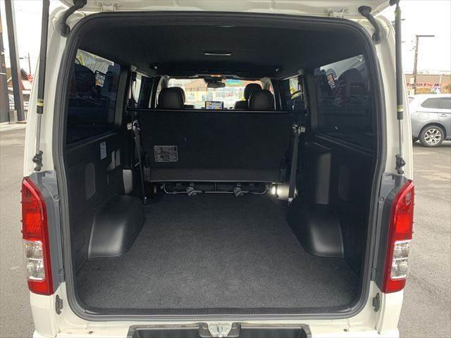ハイエースバン スーパーＧＬ　５０ＴＨ　アニバーサリーリミテッド　特別仕様車　アルパイン製１１インチメモリーナビ　両側パワースライドドア　ハーフレザーシート　セーフティセンス　禁煙車　ＥＴＣ　フルセグＴＶ　Ｂｌｕｅｔｏｏｔｈ対応　ＬＥＤヘッドライト　バックカメラ（11枚目）