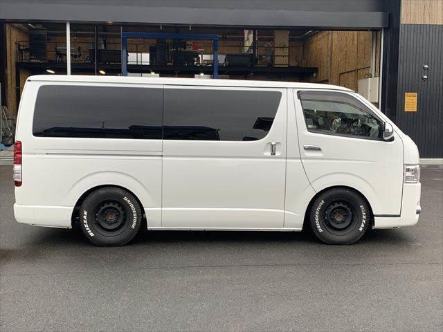 ハイエースバン スーパーＧＬ　５０ＴＨ　アニバーサリーリミテッド　特別仕様車　アルパイン製１１インチメモリーナビ　両側パワースライドドア　ハーフレザーシート　セーフティセンス　禁煙車　ＥＴＣ　フルセグＴＶ　Ｂｌｕｅｔｏｏｔｈ対応　ＬＥＤヘッドライト　バックカメラ（18枚目）