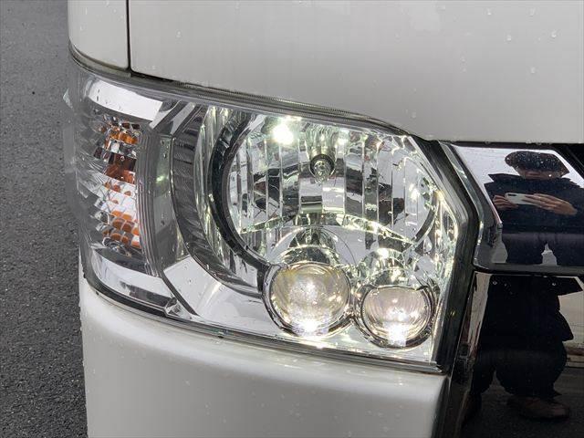 ハイエースバン スーパーＧＬ　５０ＴＨ　アニバーサリーリミテッド　特別仕様車　アルパイン製１１インチメモリーナビ　両側パワースライドドア　ハーフレザーシート　セーフティセンス　禁煙車　ＥＴＣ　フルセグＴＶ　Ｂｌｕｅｔｏｏｔｈ対応　ＬＥＤヘッドライト　バックカメラ（32枚目）