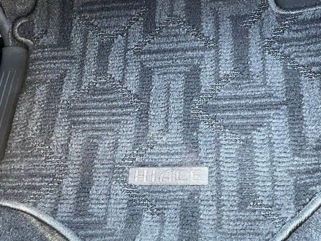 ハイエースバン ロングスーパーＧＬ　トヨタセーフティセンス　ＳＤナビ　フルセグＴＶ　バックカメラ　禁煙車　Ｂｌｕｅｔｏｏｔｈ　キーレス　オートハイビーム　ＭＴモード付　両側スライドドア　盗難防止装置　ミュージックサーバー　ＵＳＢポート（52枚目）