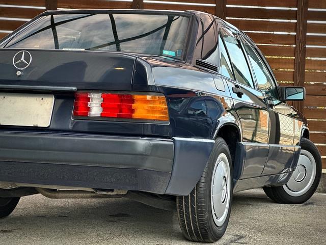 １９０クラス １９０Ｅ　後期モデル／内外装オリジナル／純正スチール１５インチ／センターキャップ付き／ブルーファブリックインテリア／ウッドパネル／冷暖房確認済／社外ＣＤプレーヤー／集中ドアロック／右ハンドル／正規ディーラー車（13枚目）