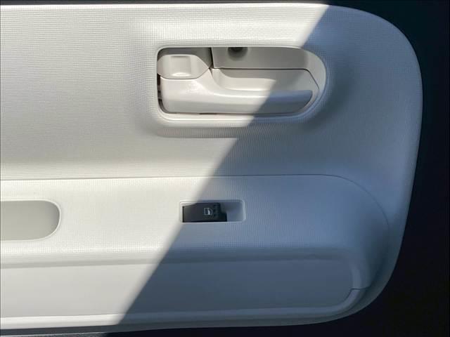 ムーヴキャンバス ストライプスＸ　届出済み未使用車／４ＷＤ／両側電動スライドドア／オートエアコン／スマートキー＆プッシュスタート／ツートンカラー／（19枚目）