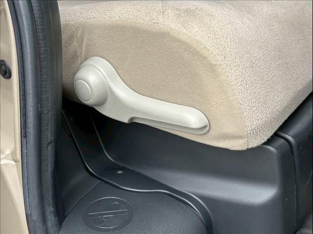 ムーヴキャンバス Ｇメイクアップリミテッド　ＳＡＩＩＩ　４ＷＤ／安全装備／衝突軽減ブレーキ／車線逸脱防止警報／オートライト／オートマチックハイビーム／７インチナビ／テレビ／全方位モニター／オートエアコン／シートヒーター／両側電動スライドドア／ＬＥＤヘッド（25枚目）