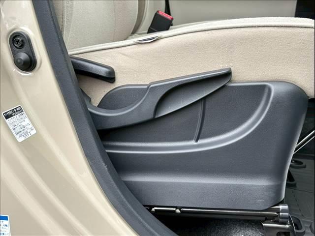 ムーヴキャンバス Ｇメイクアップリミテッド　ＳＡＩＩＩ　４ＷＤ／安全装備／衝突軽減ブレーキ／車線逸脱防止警報／オートライト／オートマチックハイビーム／７インチナビ／テレビ／全方位モニター／オートエアコン／シートヒーター／両側電動スライドドア／ＬＥＤヘッド（26枚目）